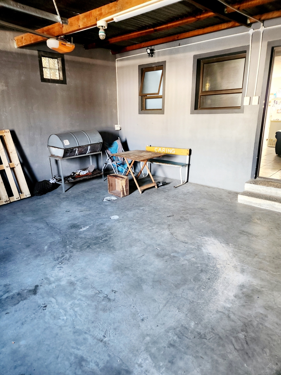 3 Bedroom Property for Sale in Valhalla Park Western Cape